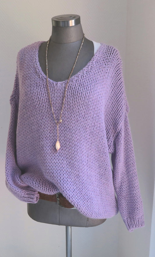 flieder farbener basic alpaka v-ausschnitt pullover lässig oversized geschnitten helles lila 